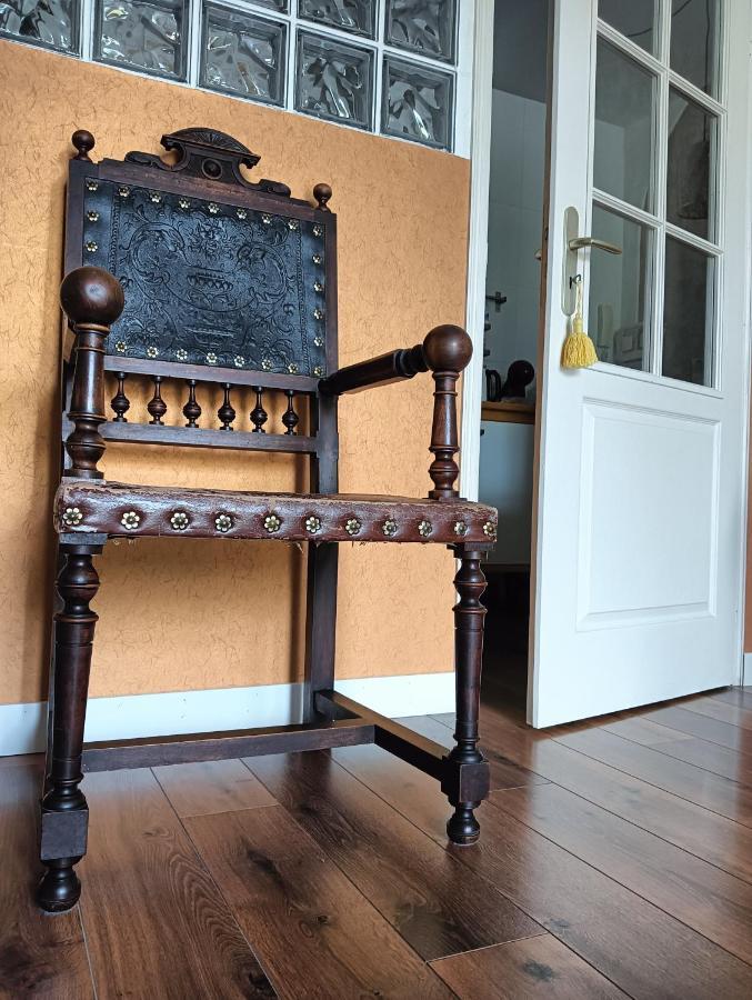 Chatescos - Estudio En Chateau Buitenkant foto
